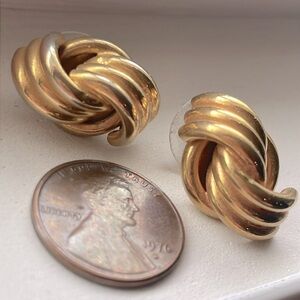 Vintage Knot Earrings Gold Tone